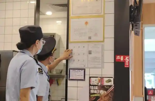 广东仁化县突击检查高速服务区永和大王餐厅食品安全