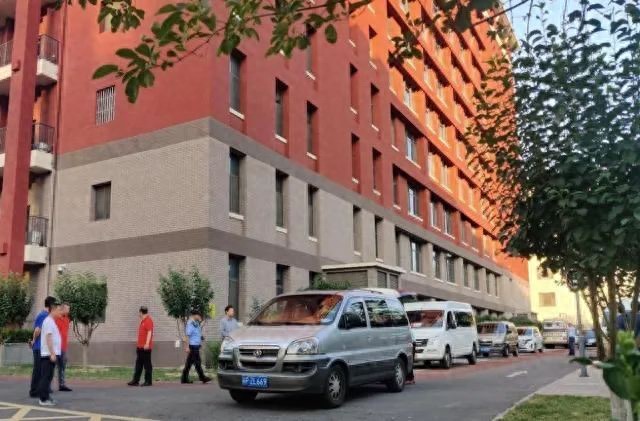 高考交通：清晨高考试卷如何押运到考点