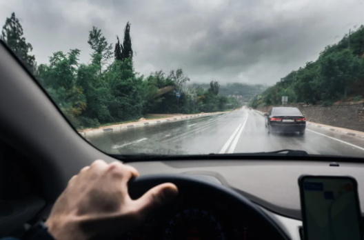 清明高速免费3天,上下高速要统一车道