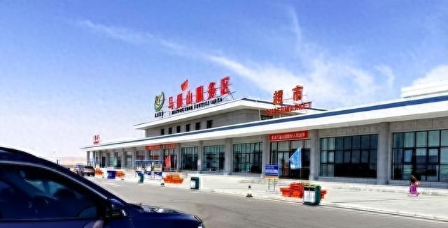 高速服务区盈利链揭秘:油品主导下的发展新变与监管隐忧