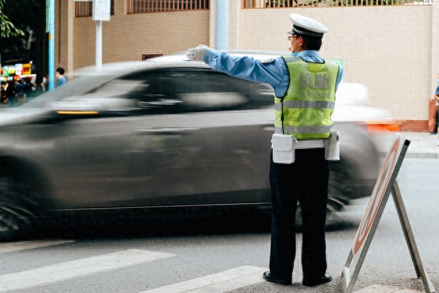 国务院新规解读：告别车辆随意检查，保障出行安全与权益