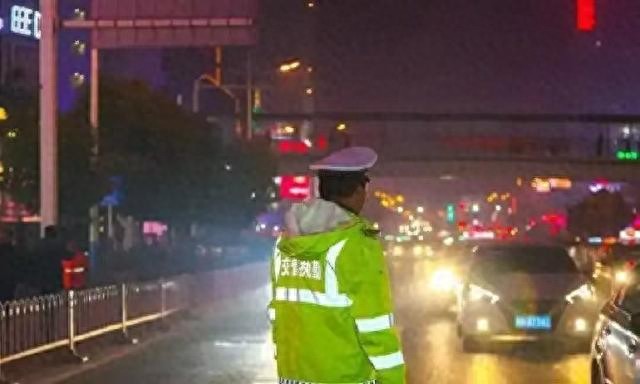 2026 年 2 月 1 日起交警拦车执法有新规，告别‘想拦就拦’