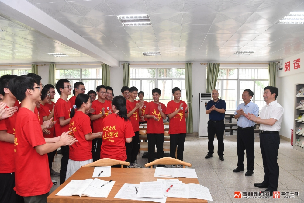 玉林市长白松涛 6 月 1 日调研高考备考 看望师生并提要求
