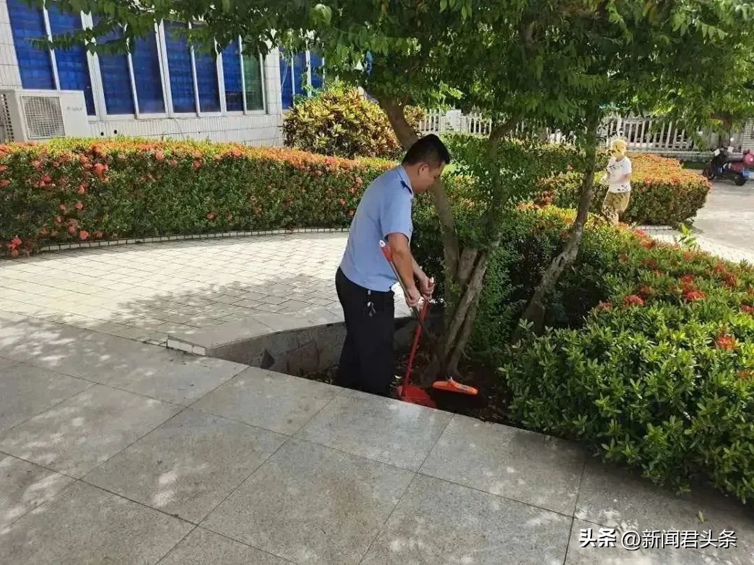 万宁交警开展违停治理行动,净化道路交通环境