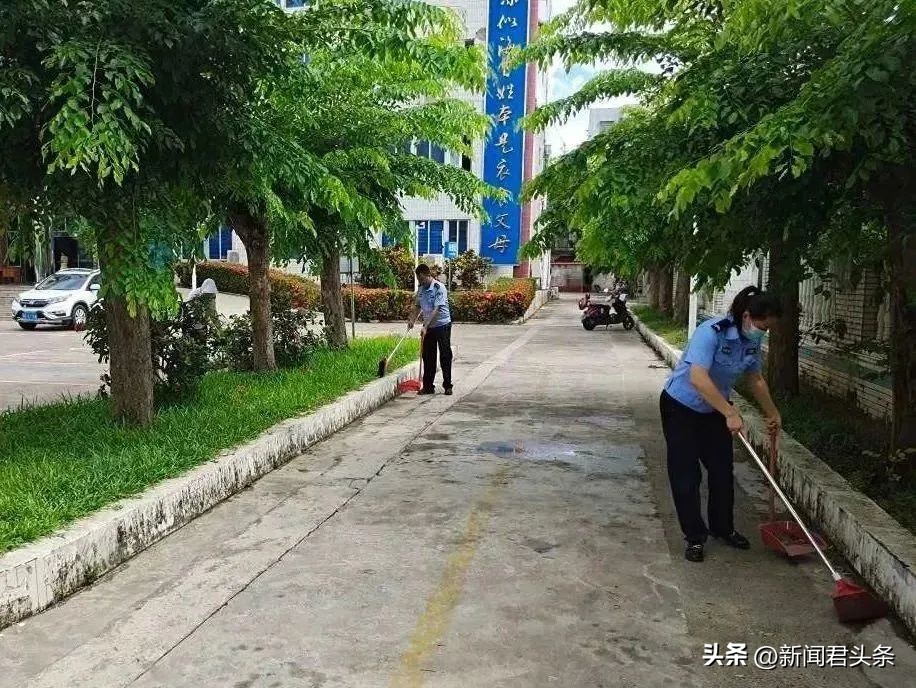 万宁交警开展违停治理行动,净化道路交通环境