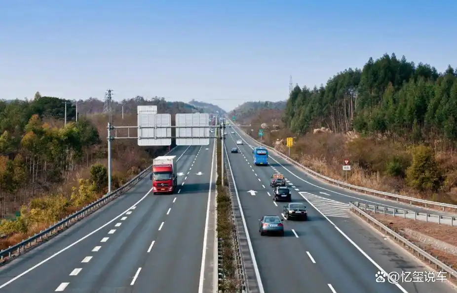 高速驶出不打转向灯后果严重，关乎罚款扣分与安全