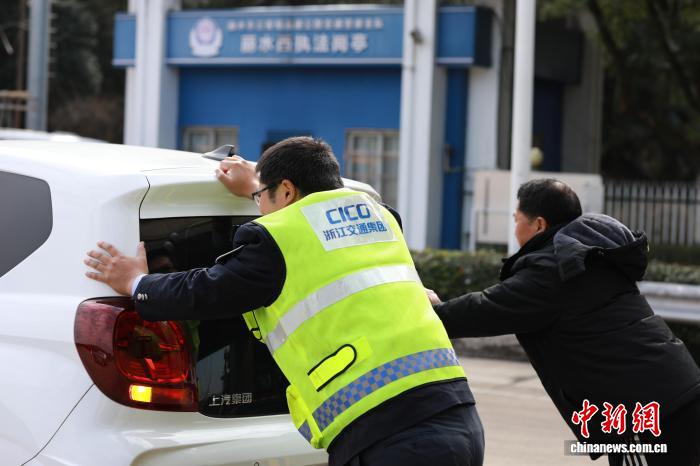 大年初一浙江高速人守护跨省大动脉,车流攀升保畅出行