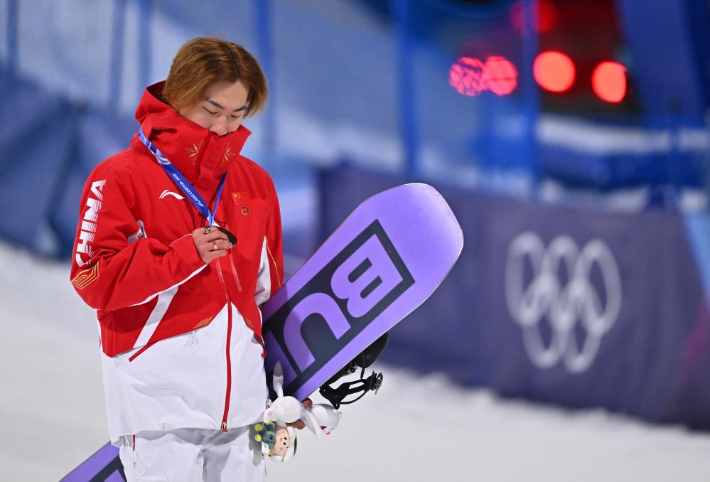 米兰冬奥会中国代表团境外参赛创佳绩，苏翊鸣等运动员表现出色