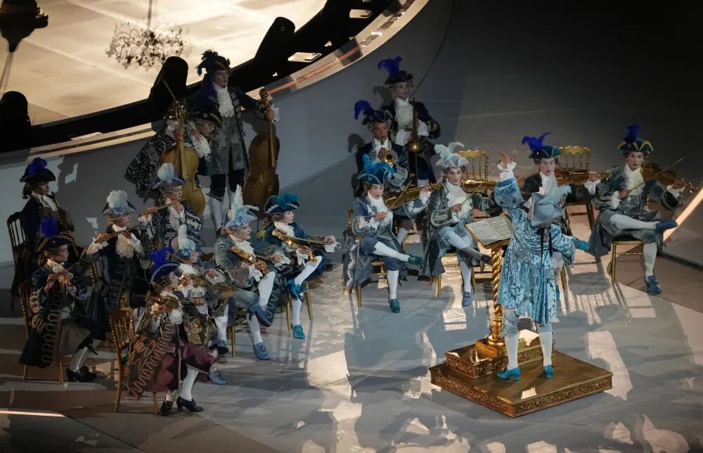 米兰冬奥会闭幕式精彩瞬间:志愿者致谢与各代表团入场等